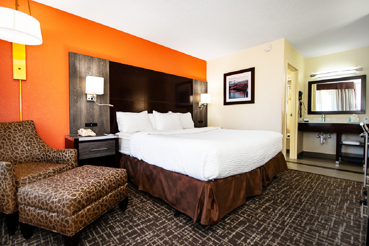 1 King Bed Accessible with Walk in Shower Non Smoking